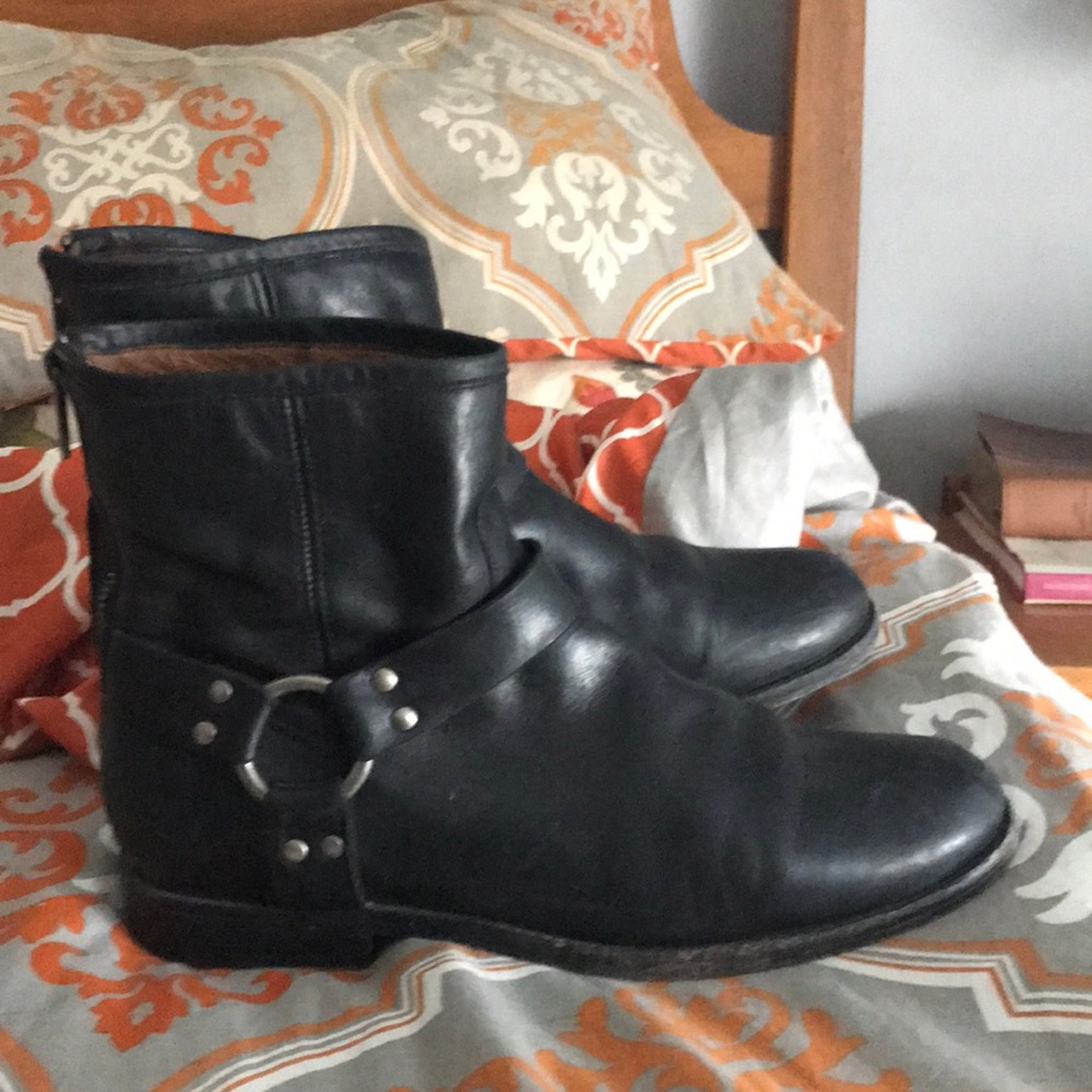 Size 9 Frye Phillip Harness Boots